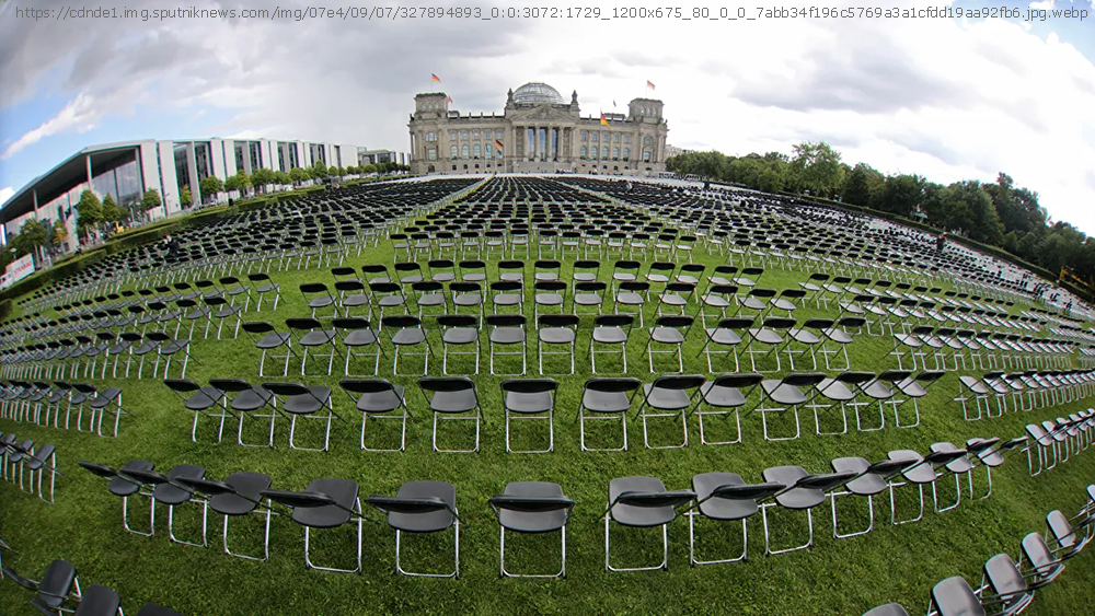 Aktion 13000 Stühle vor dem Reichstag